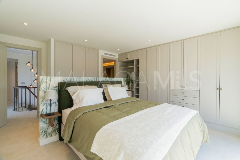 Villa for sale in Nueva Andalucia