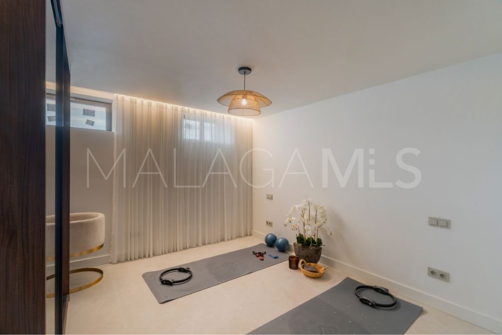 Villa for sale in Nueva Andalucia