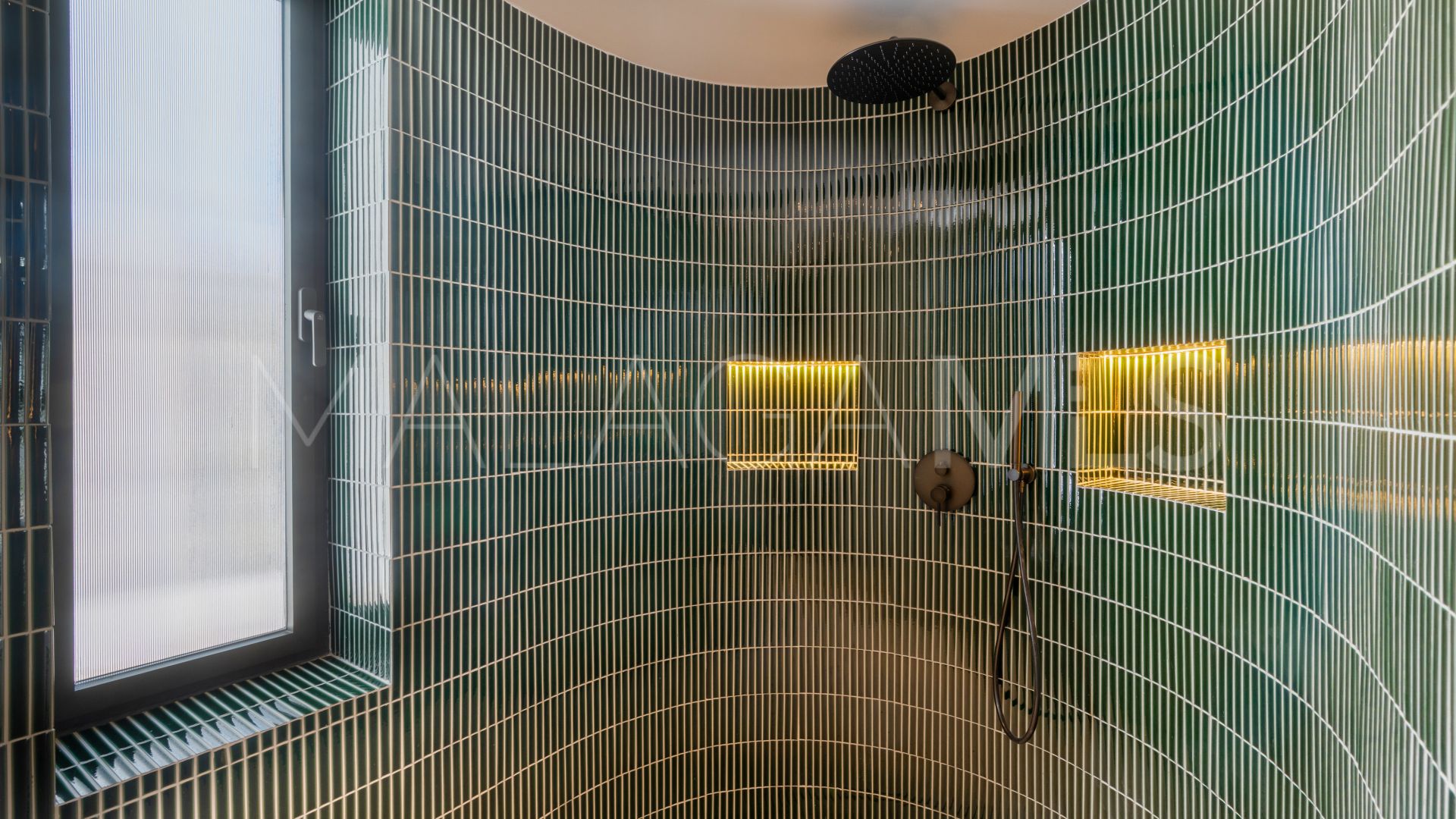 Villa for sale in Nueva Andalucia