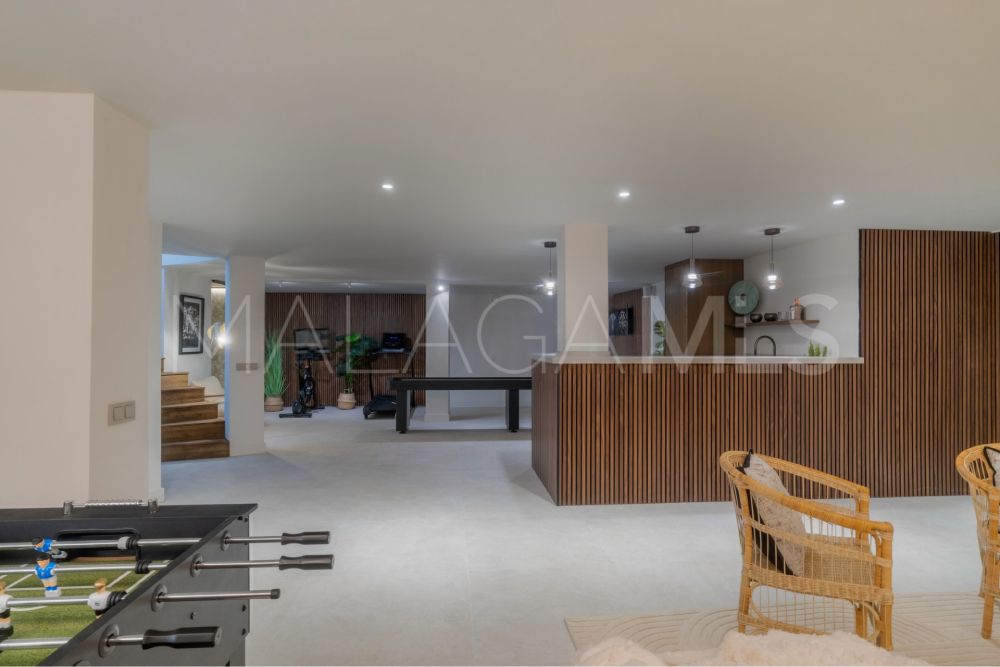 Villa for sale in Nueva Andalucia