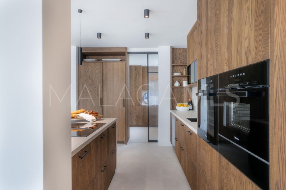 Villa for sale in Nueva Andalucia