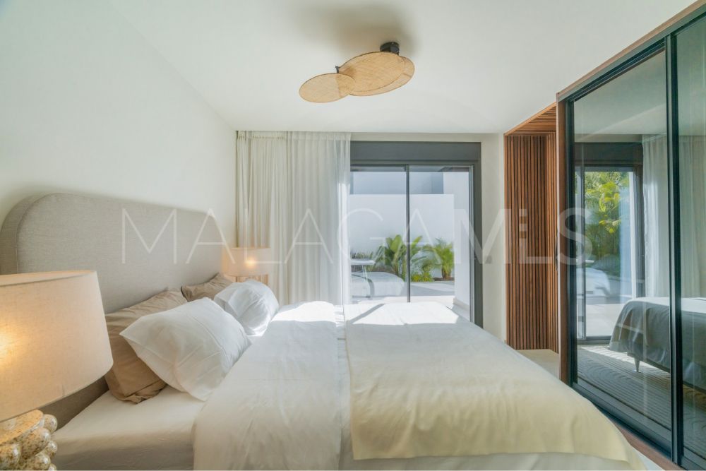 Villa for sale in Nueva Andalucia