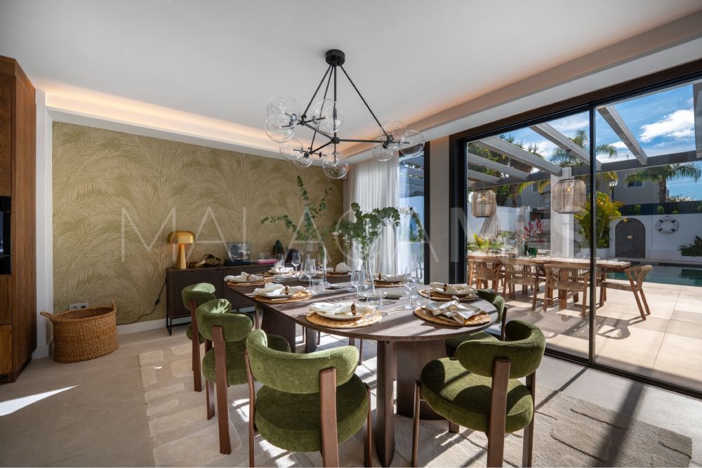 Villa for sale in Nueva Andalucia