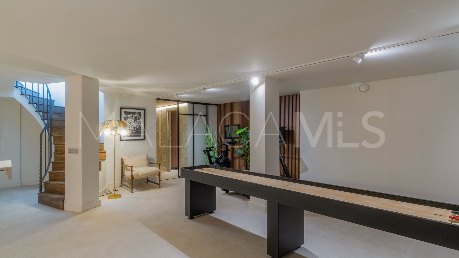 Villa for sale in Nueva Andalucia