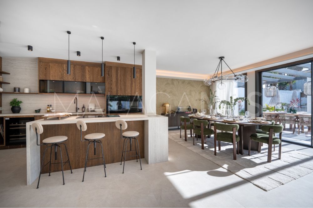 Villa for sale in Nueva Andalucia