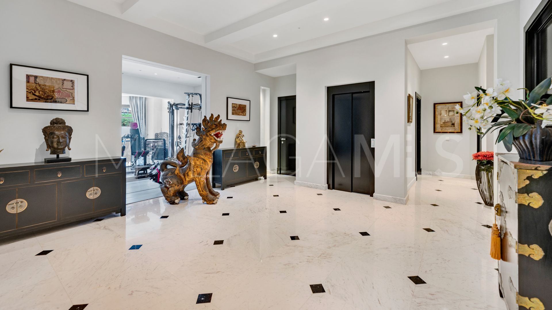 Villa for sale in Benahavis