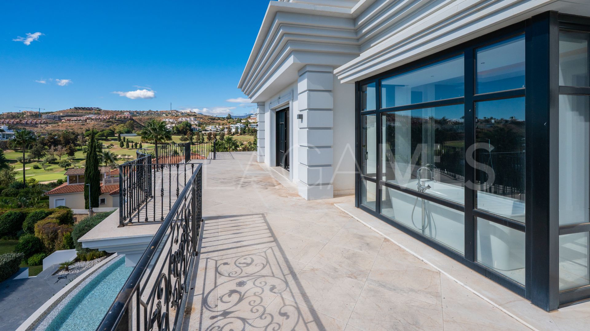 Villa for sale in Benahavis