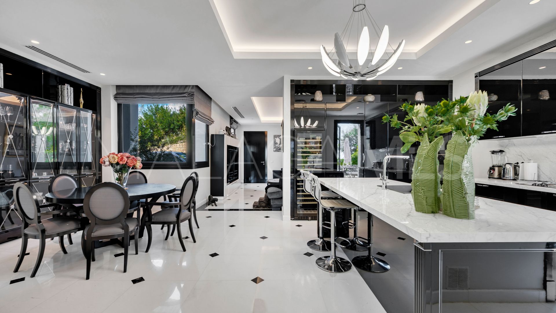 Villa for sale in Benahavis