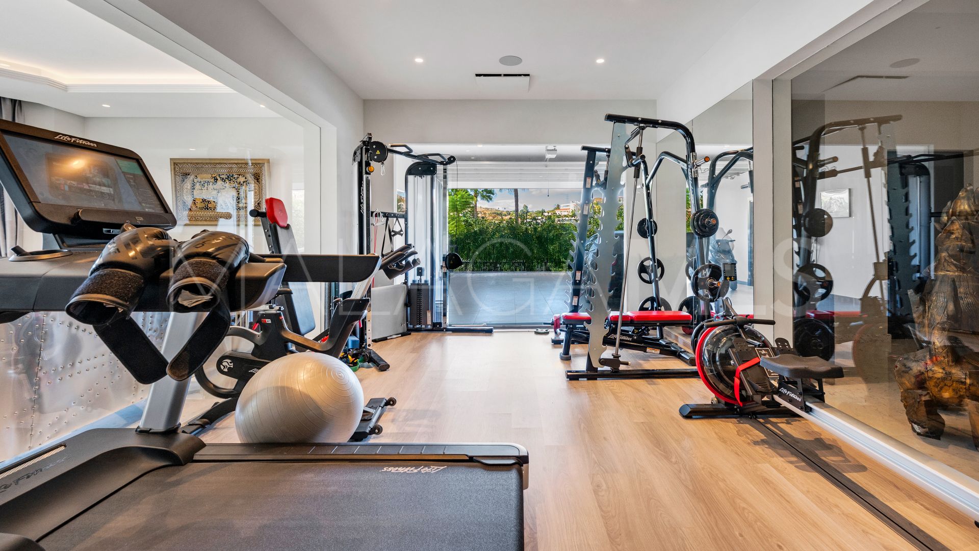 Villa for sale in Benahavis