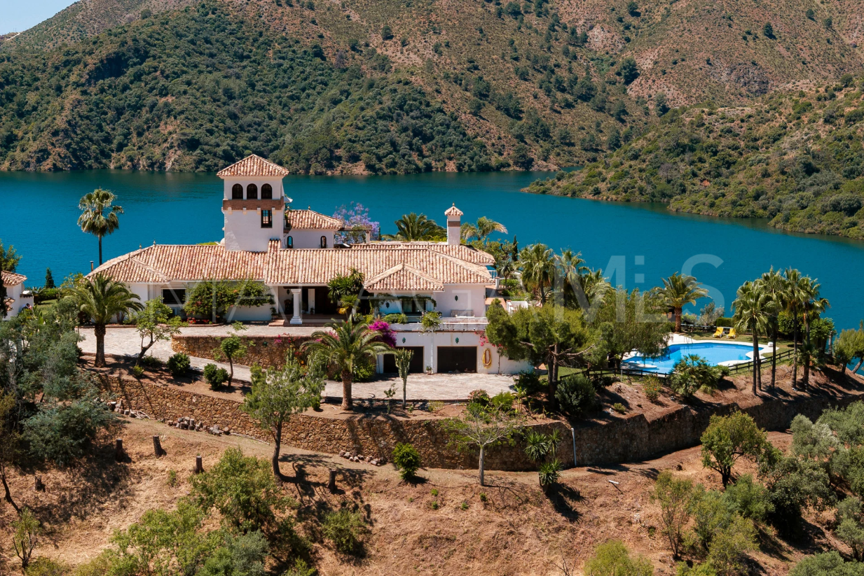 Villa for sale in Istan