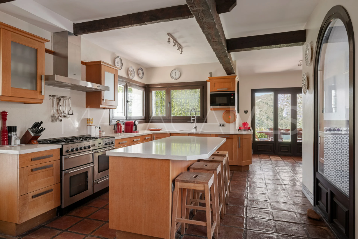 Villa for sale in Istan