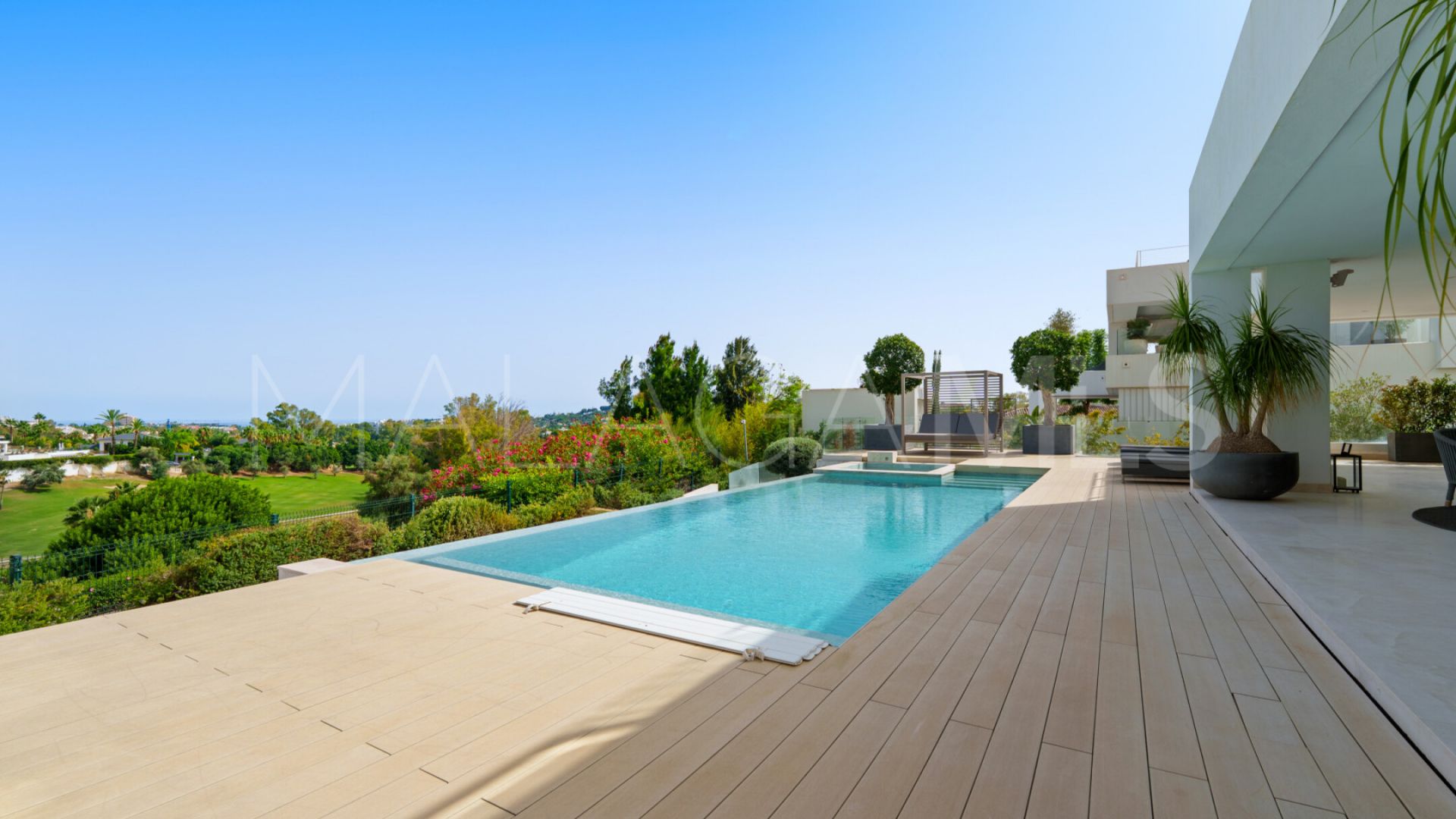 Villa for sale in Los Naranjos with 5 bedrooms