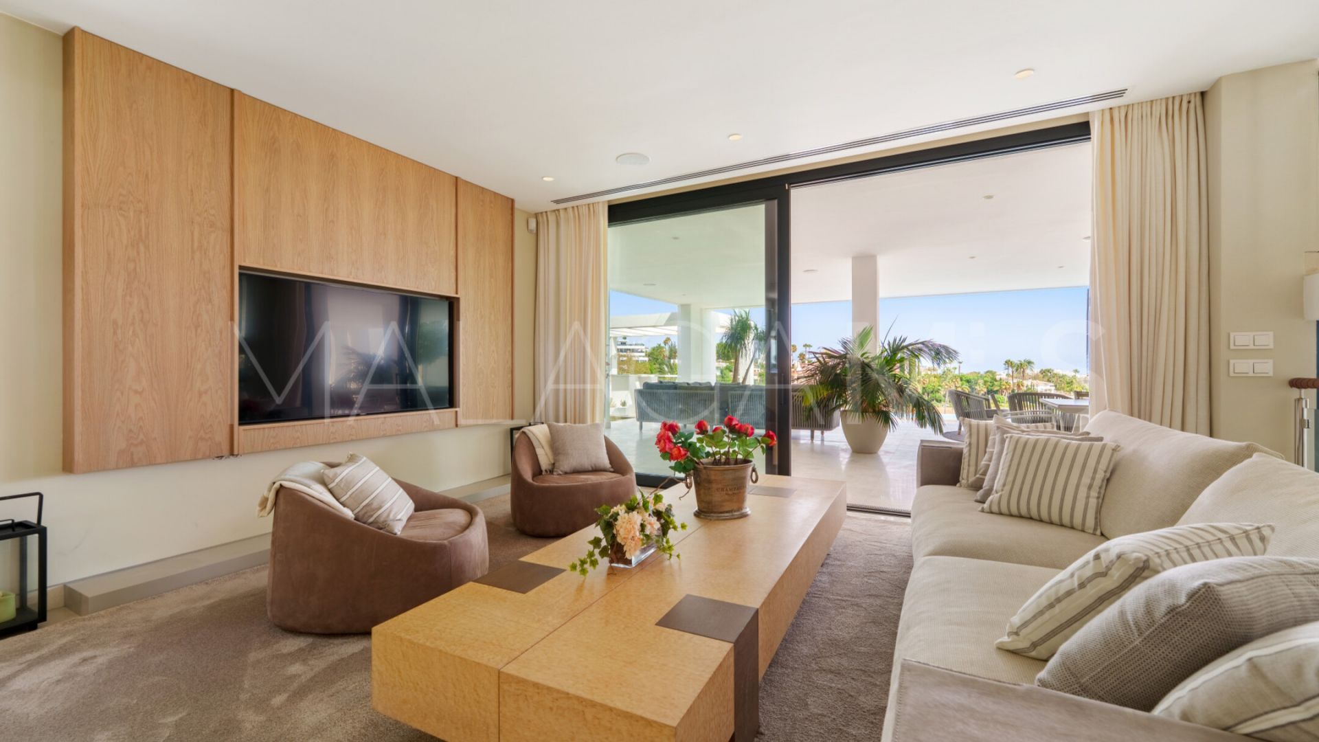 Villa for sale in Los Naranjos with 5 bedrooms