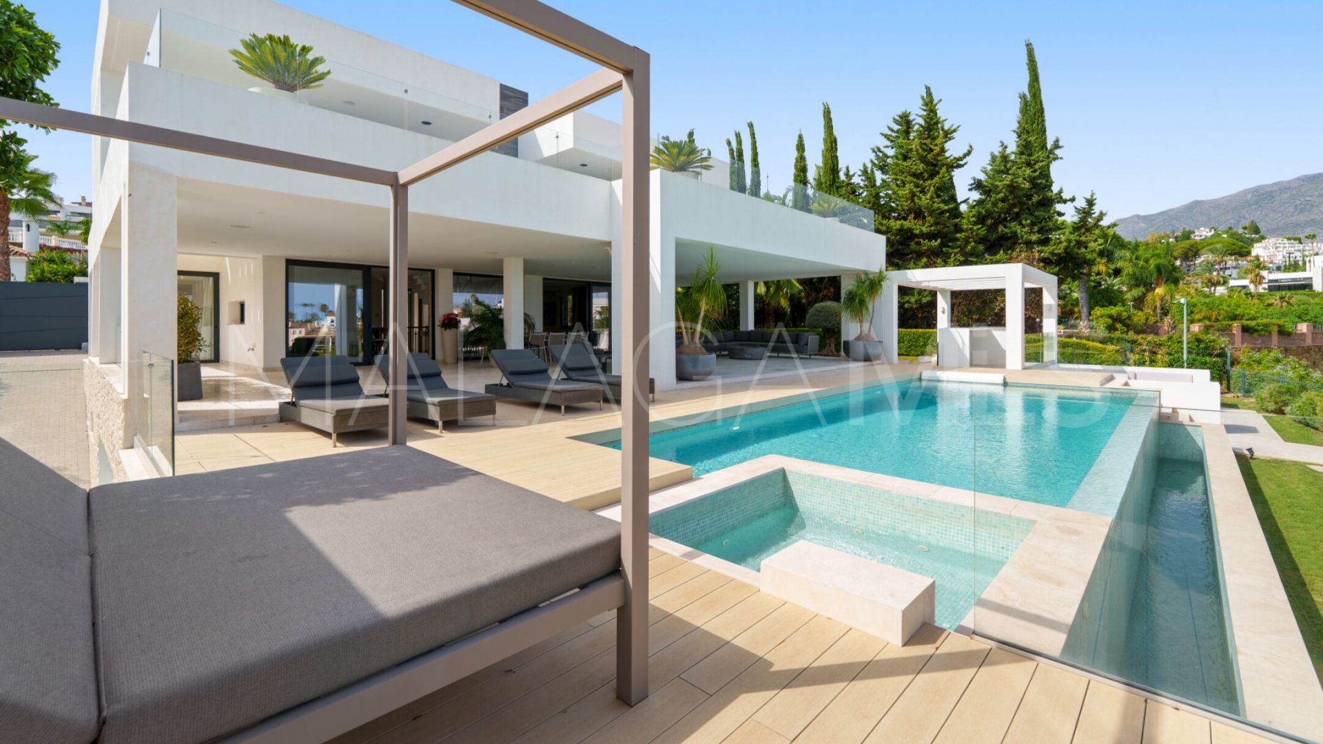 Villa for sale in Los Naranjos with 5 bedrooms