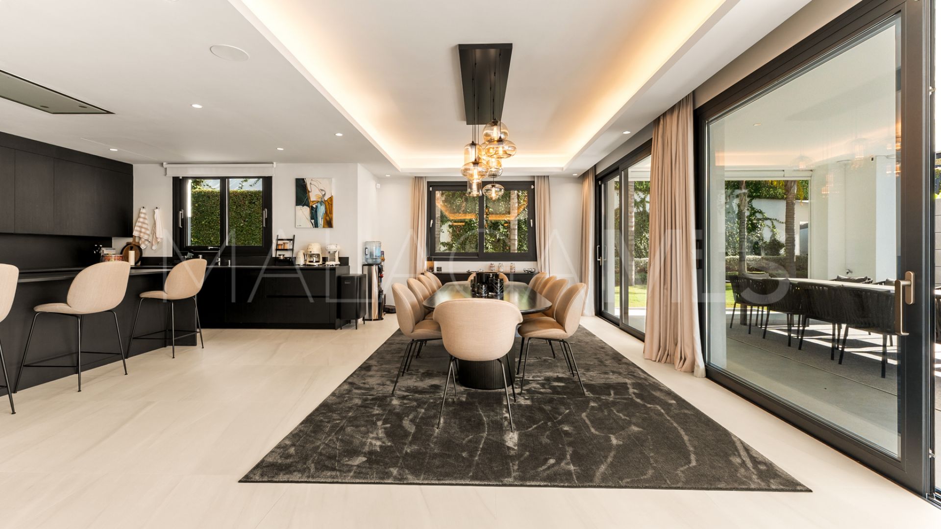 For sale Los Olivos villa with 7 bedrooms