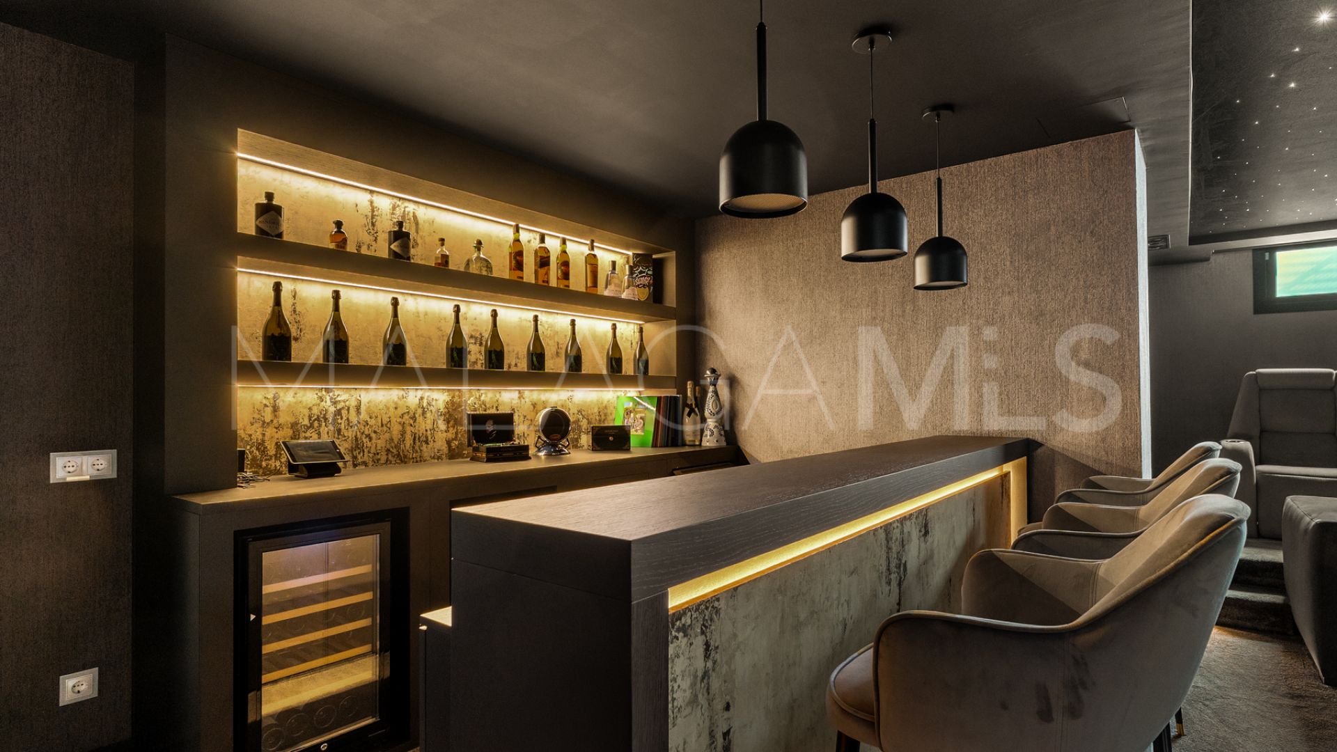 For sale Los Olivos villa with 7 bedrooms