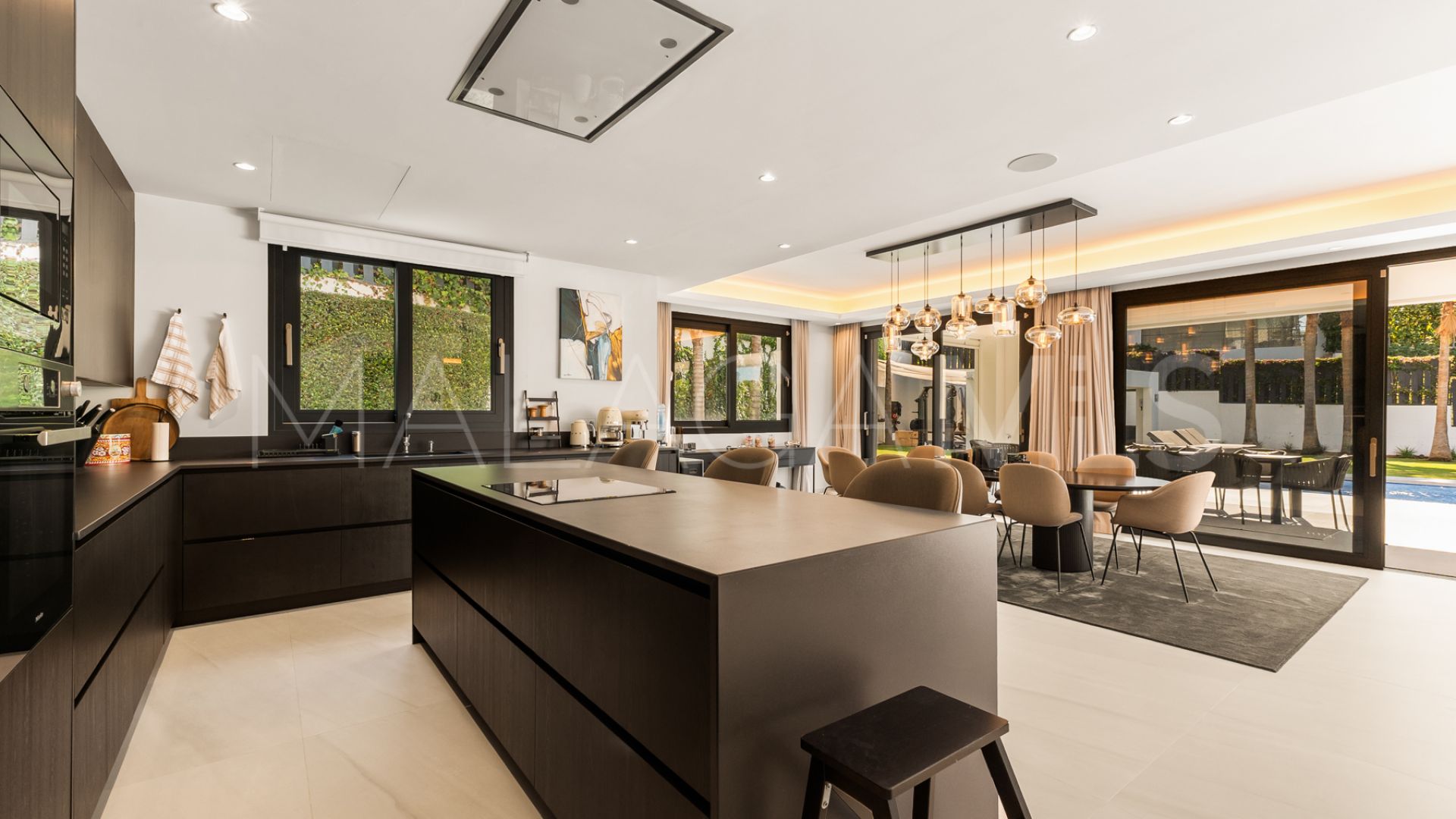 For sale Los Olivos villa with 7 bedrooms