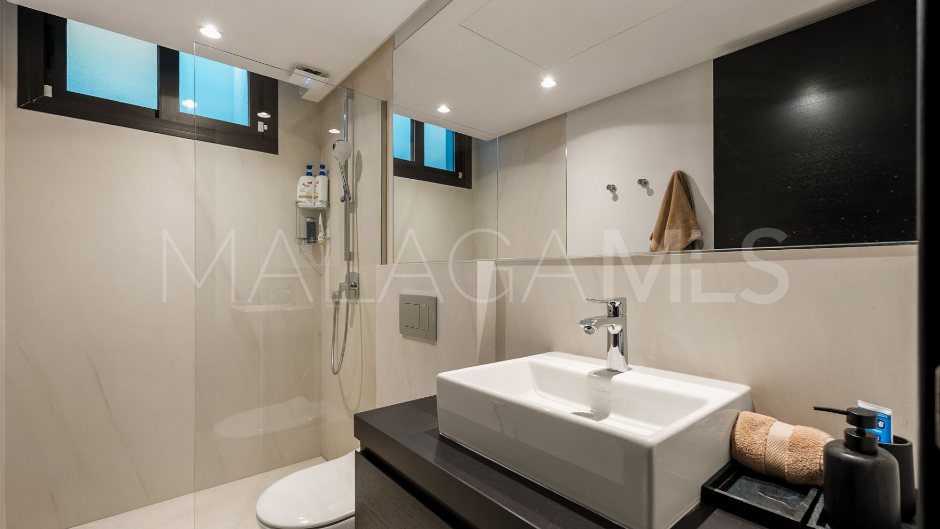 For sale Los Olivos villa with 7 bedrooms