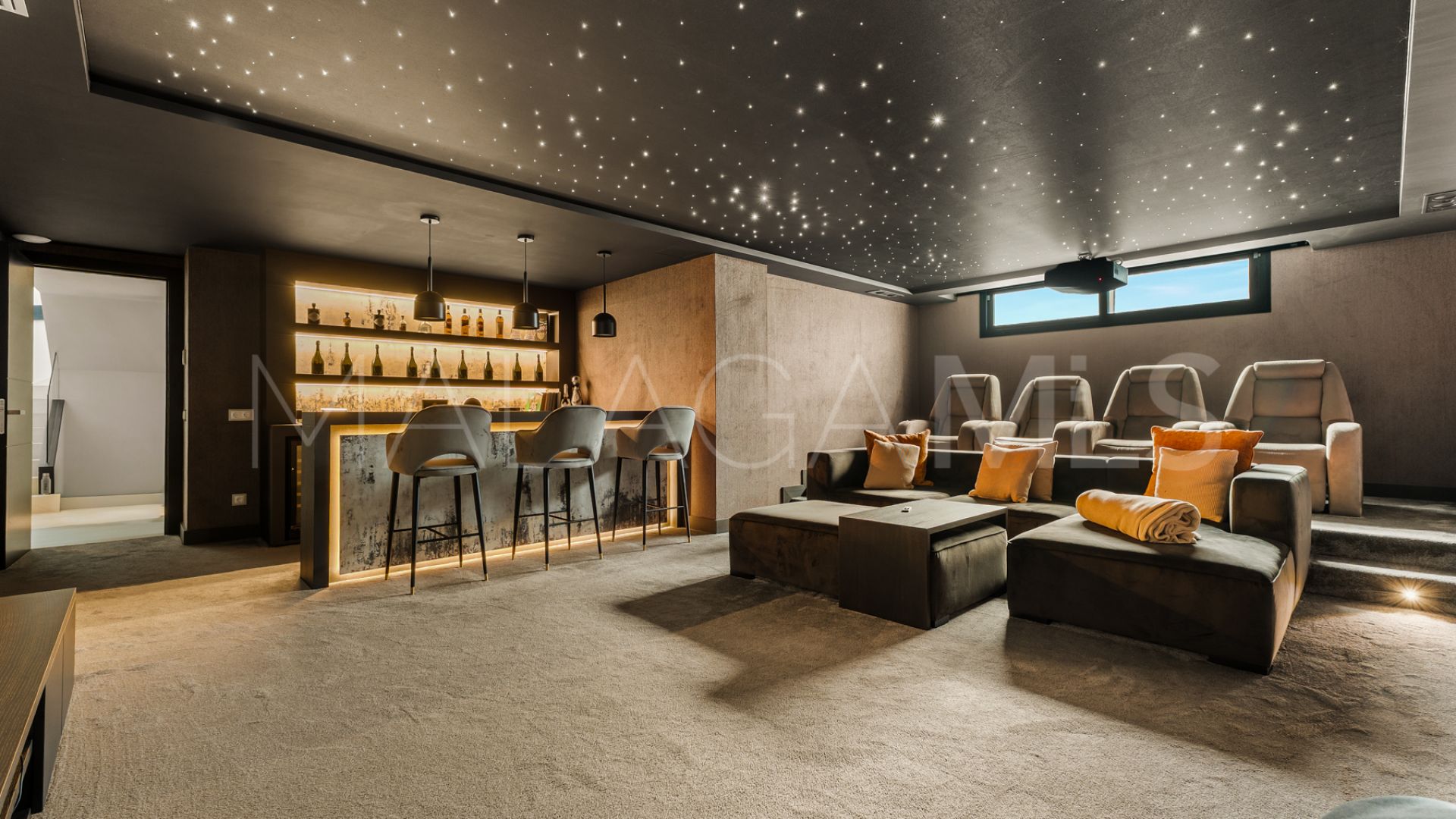 For sale Los Olivos villa with 7 bedrooms