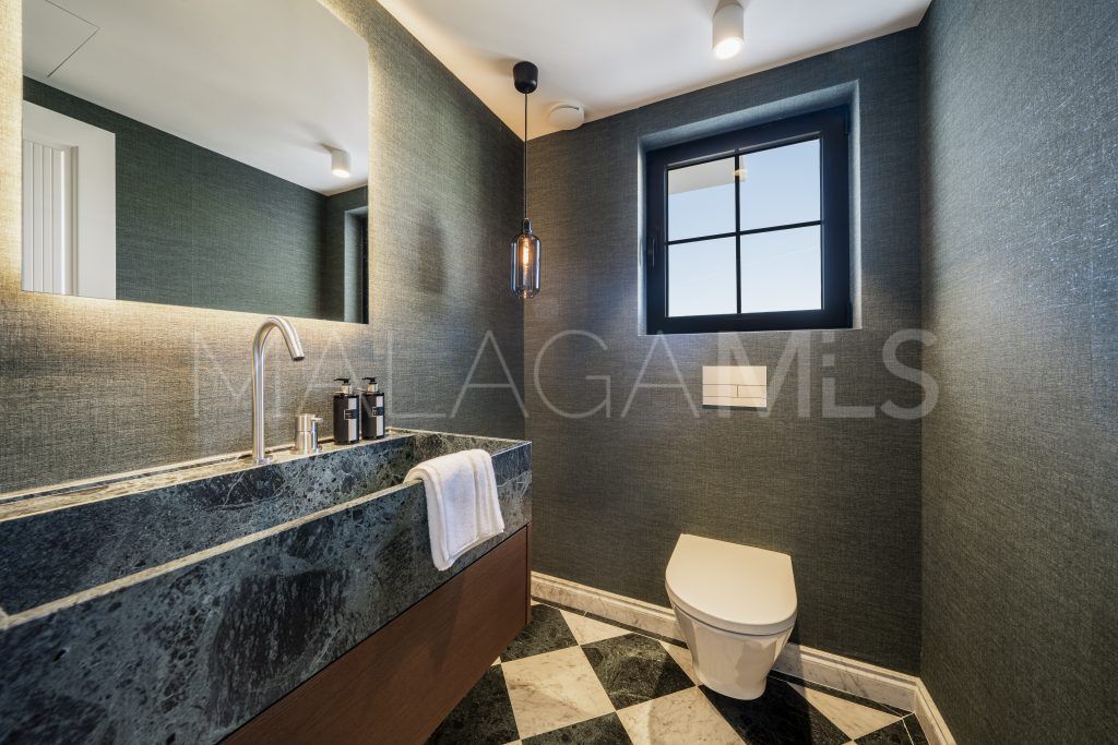 Villa for sale in Nueva Andalucia