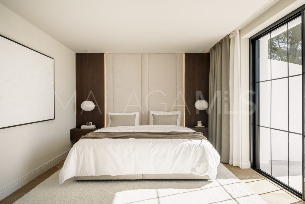 Villa for sale in Nueva Andalucia