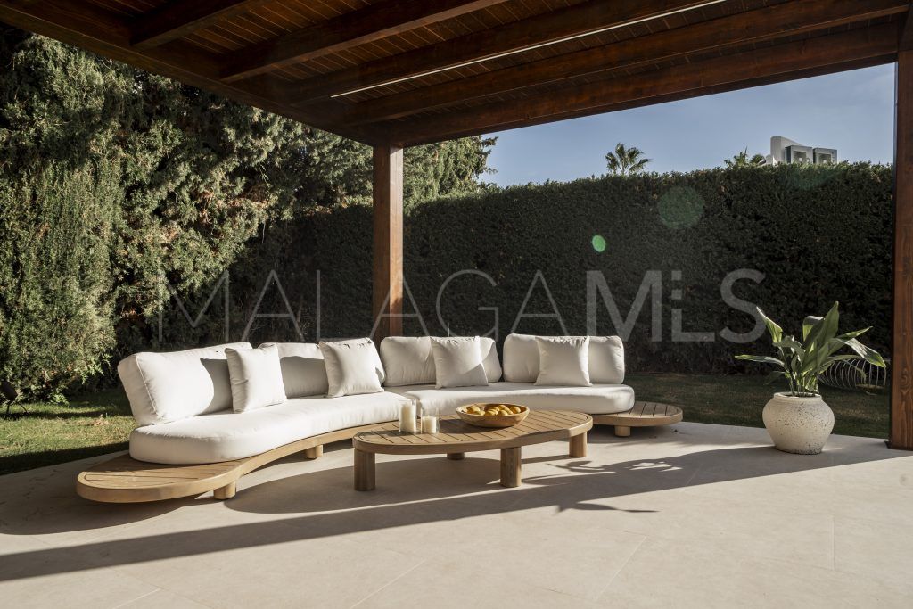 Villa for sale in Nueva Andalucia