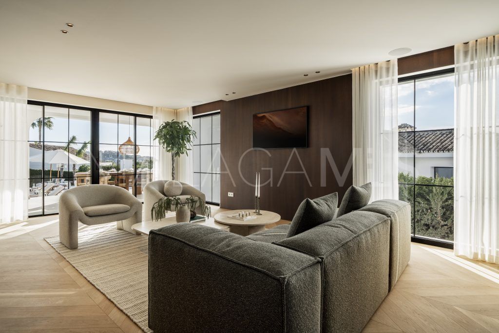 Villa for sale in Nueva Andalucia