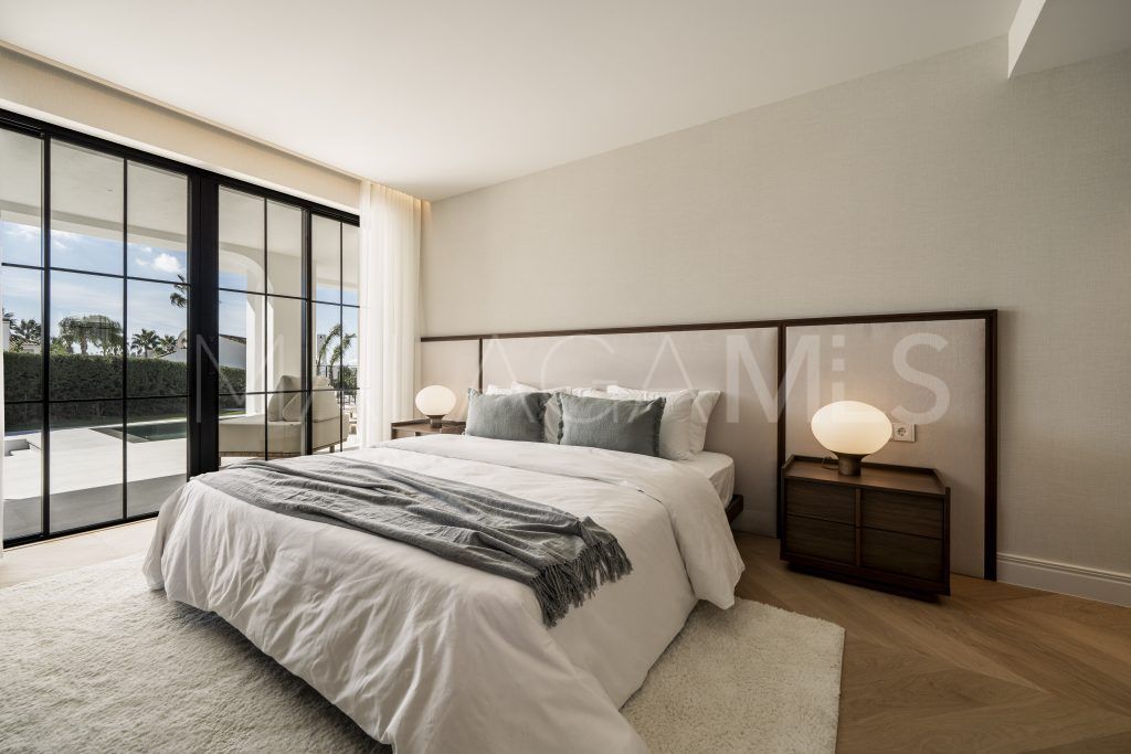 Villa for sale in Nueva Andalucia