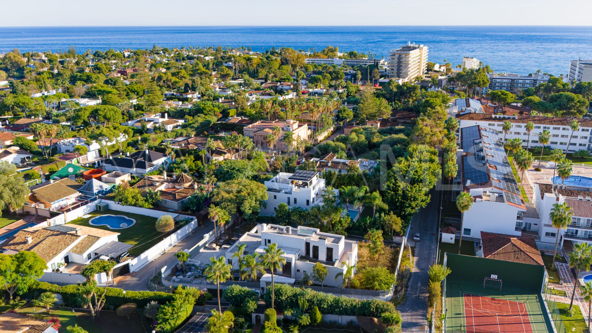 Villa for sale in Guadalmina Baja with 4 bedrooms