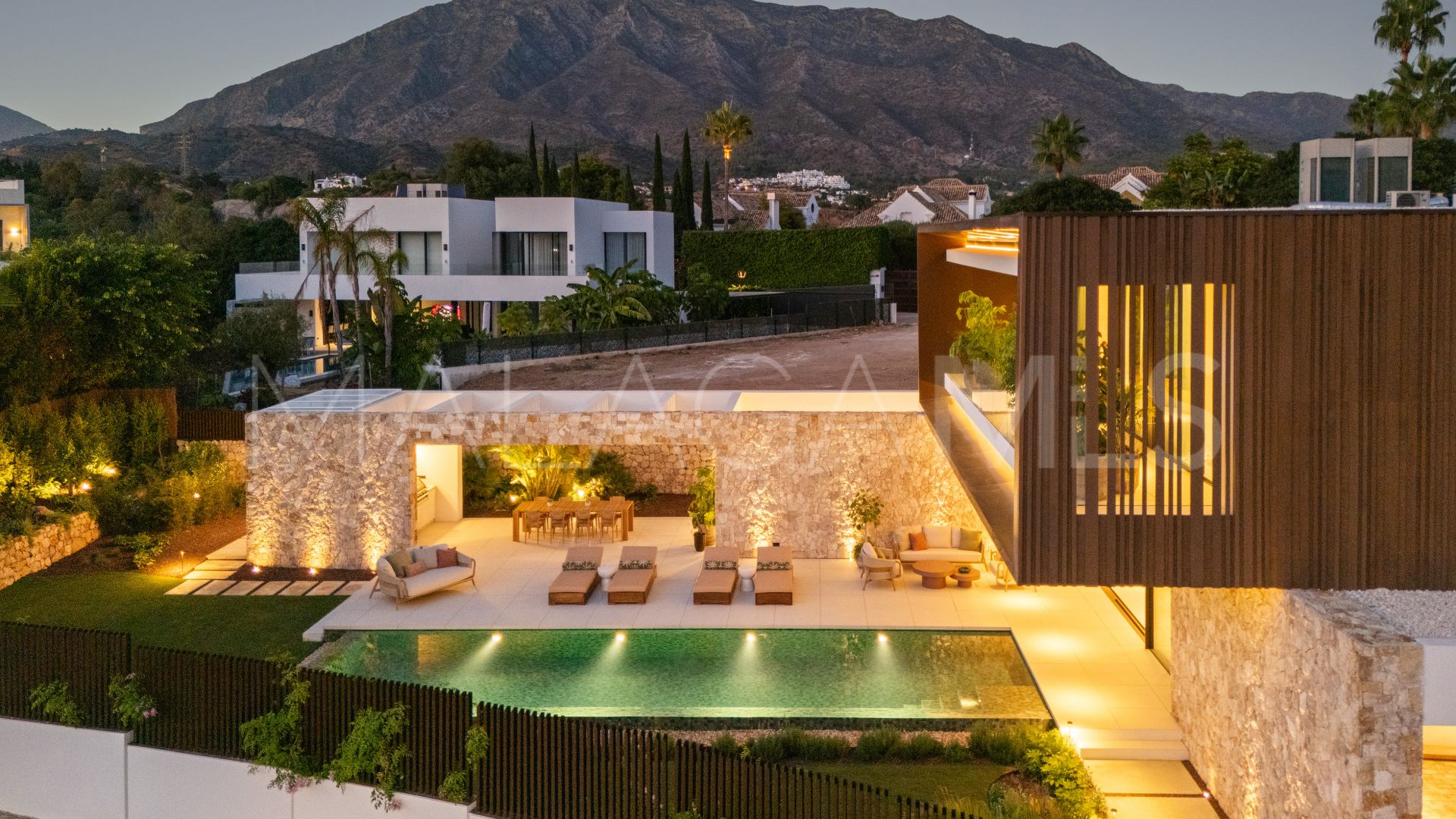 Villa for sale in Las Lomas del Marbella Club