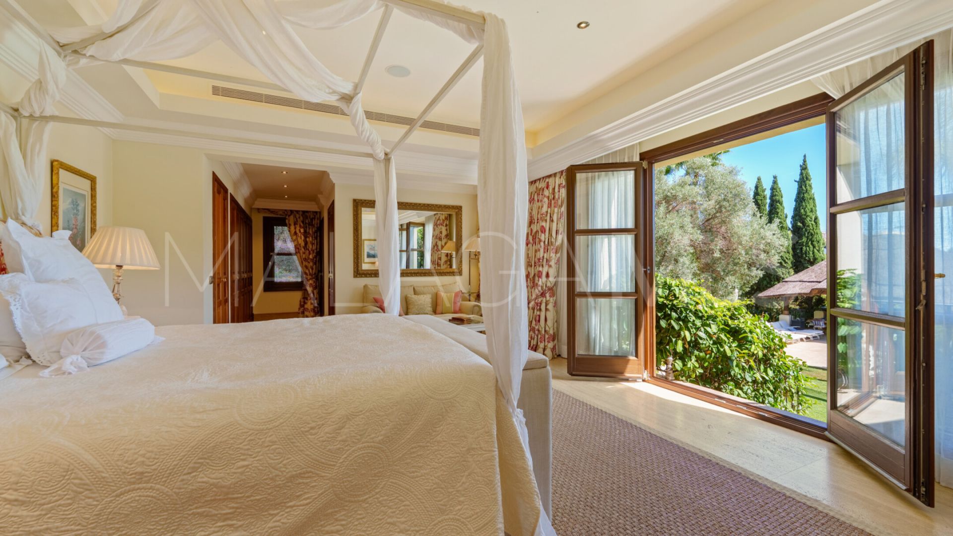 Villa for sale in Las Lomas del Marbella Club
