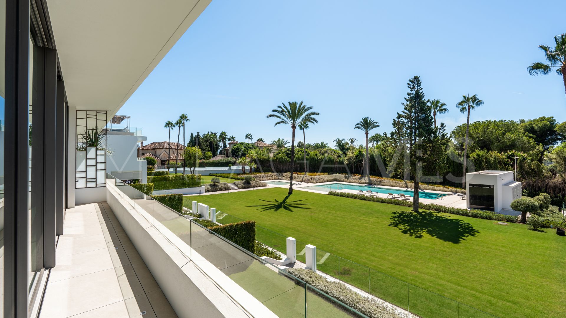Parvilla for sale in Nueva Andalucia
