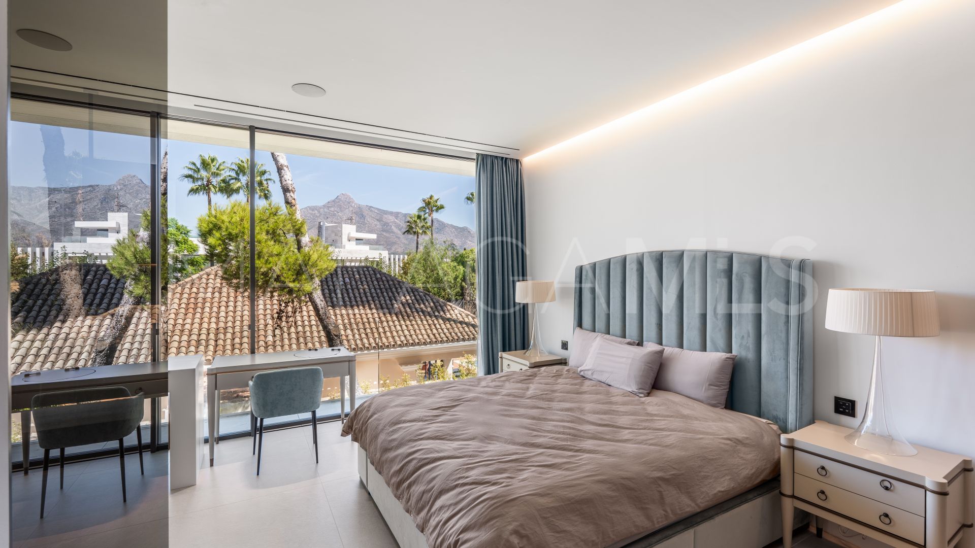 Parvilla for sale in Nueva Andalucia