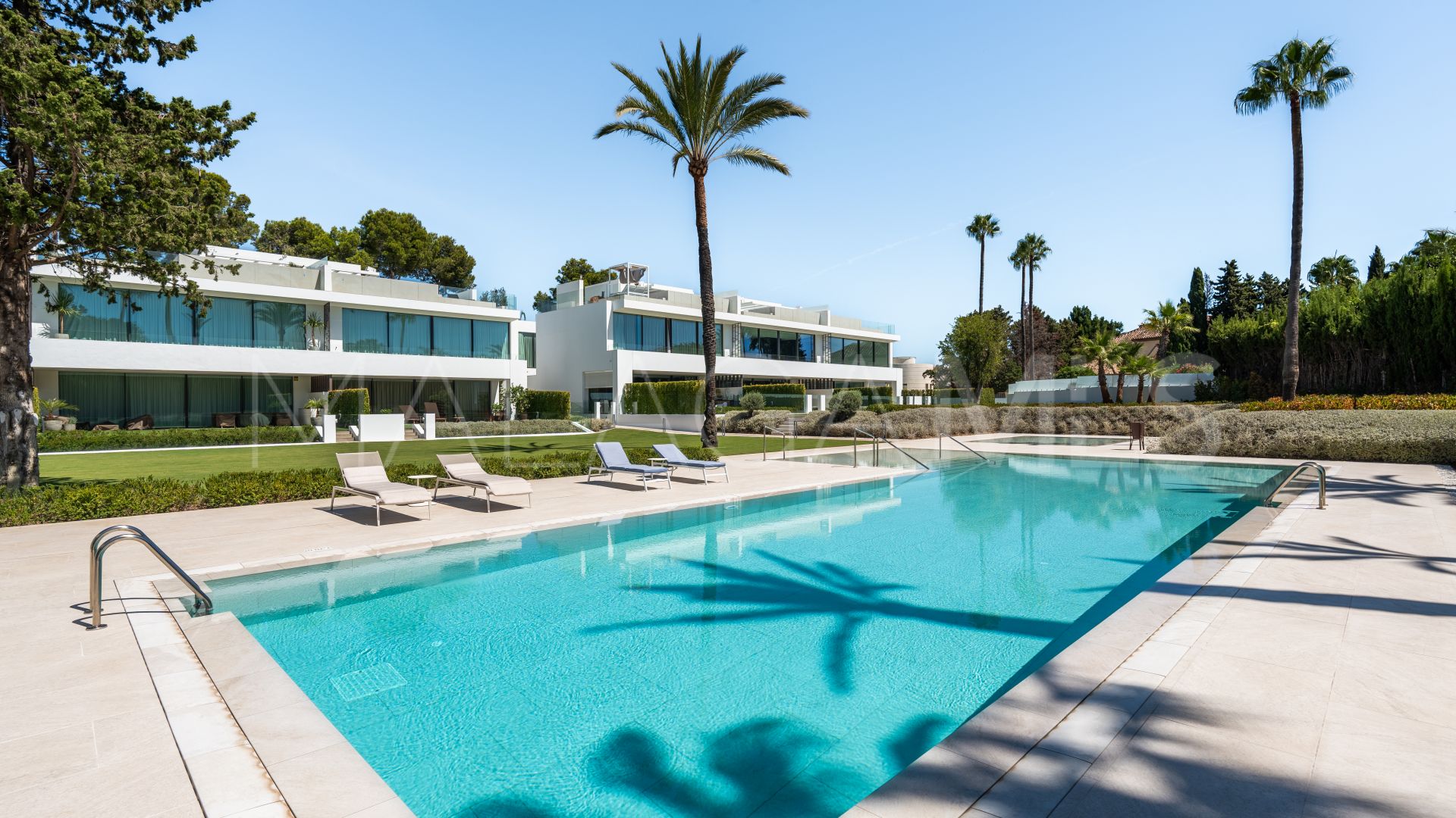 Parvilla for sale in Nueva Andalucia