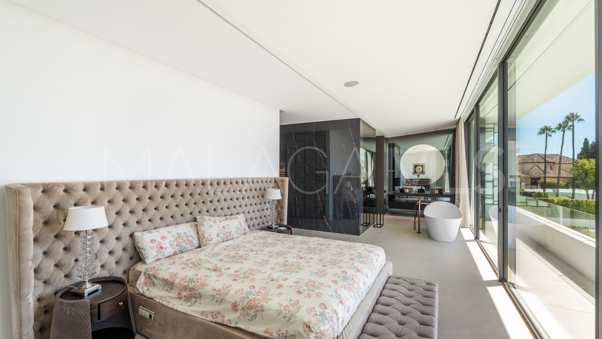 Parvilla for sale in Nueva Andalucia