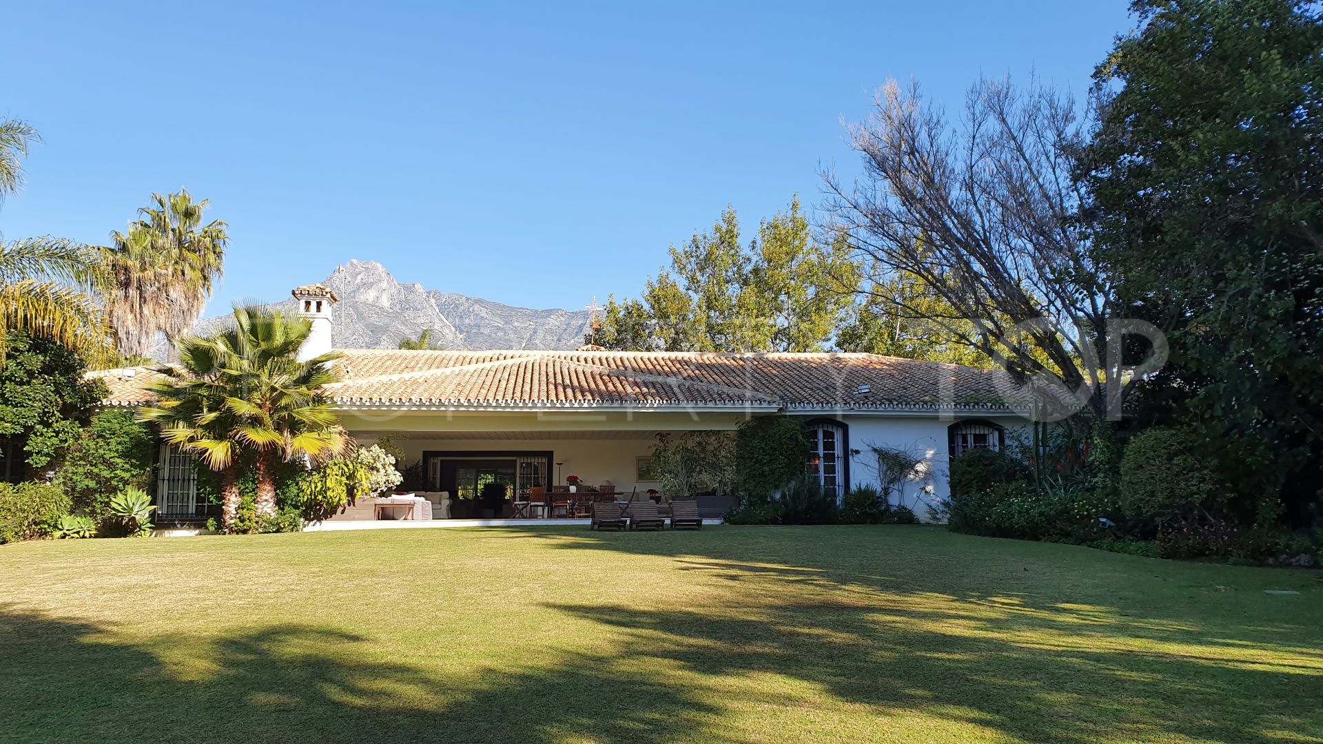 For sale Marbella Golden Mile villa with 8 bedrooms