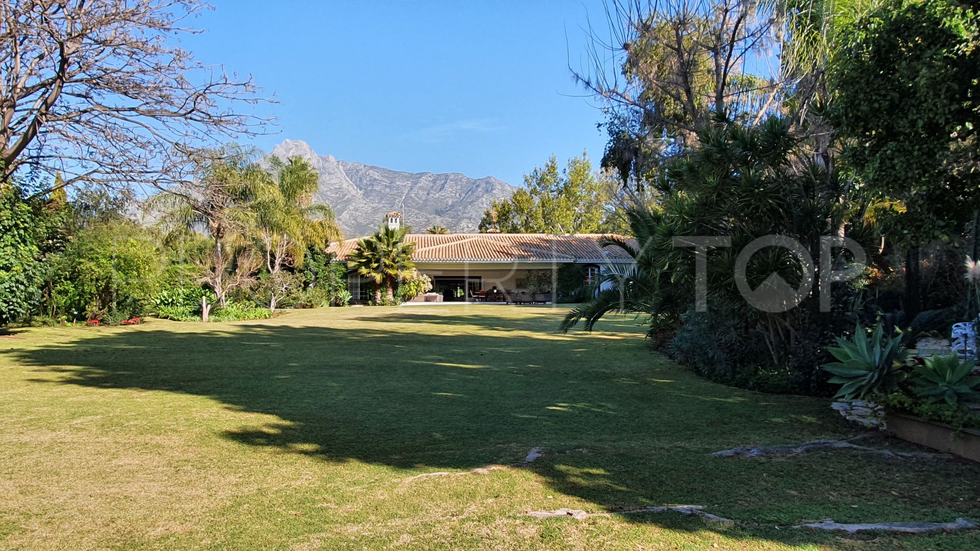 For sale Marbella Golden Mile villa with 8 bedrooms