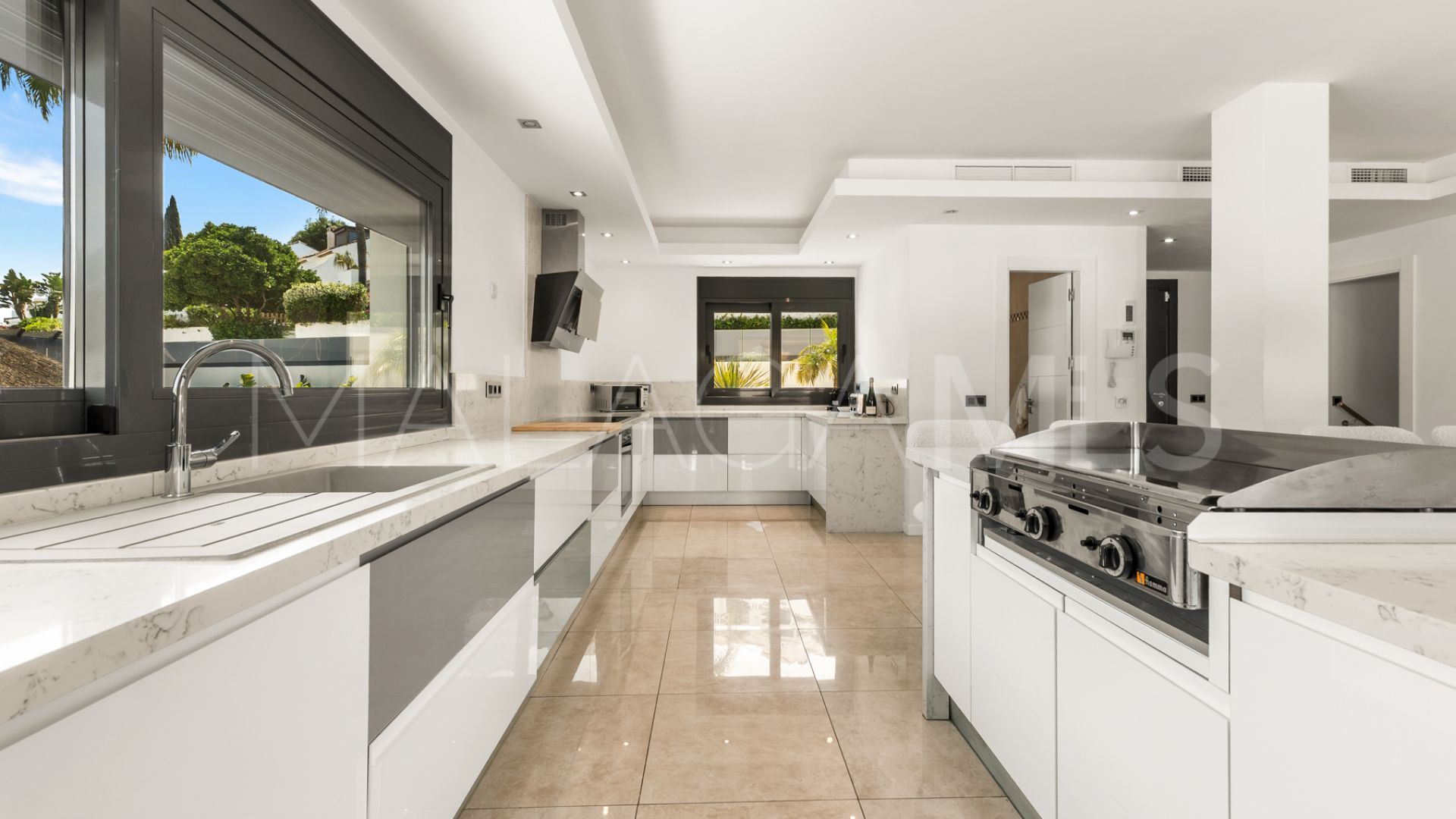 Villa for sale in Marbella - Puerto Banus