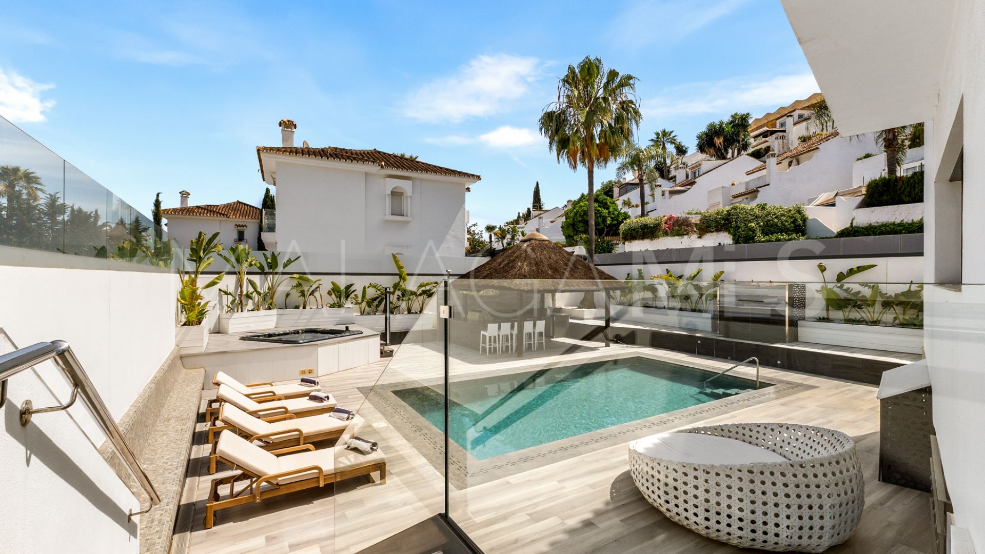 Villa for sale in Marbella - Puerto Banus
