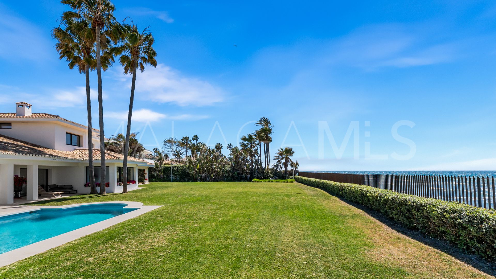 Villa for sale in Guadalmina Baja