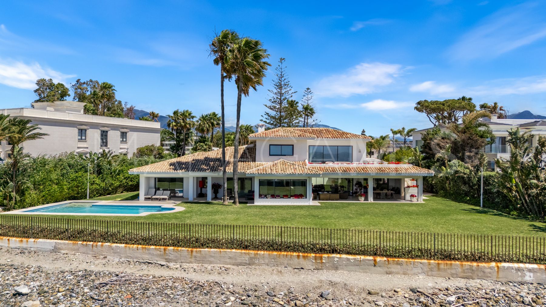 Villa for sale in Guadalmina Baja