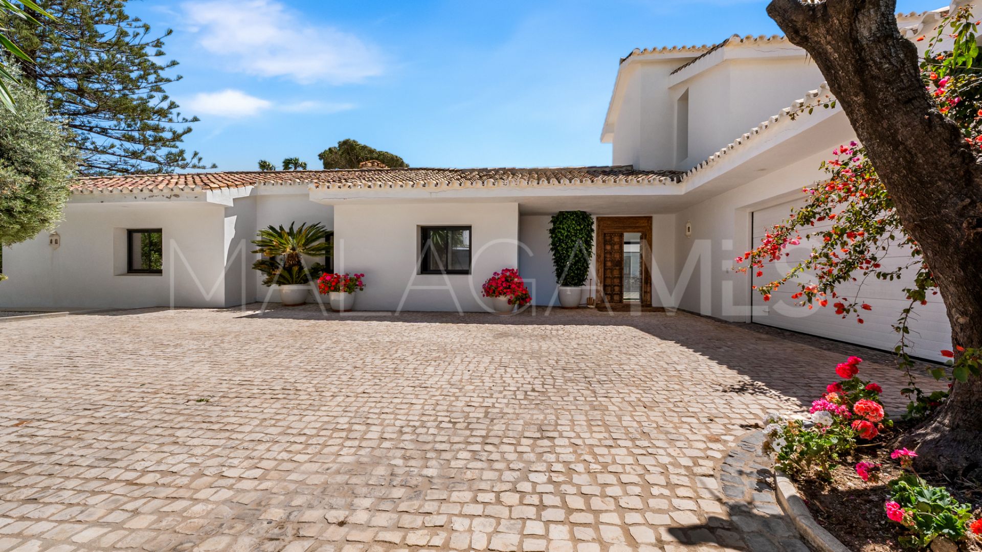 Villa for sale in Guadalmina Baja