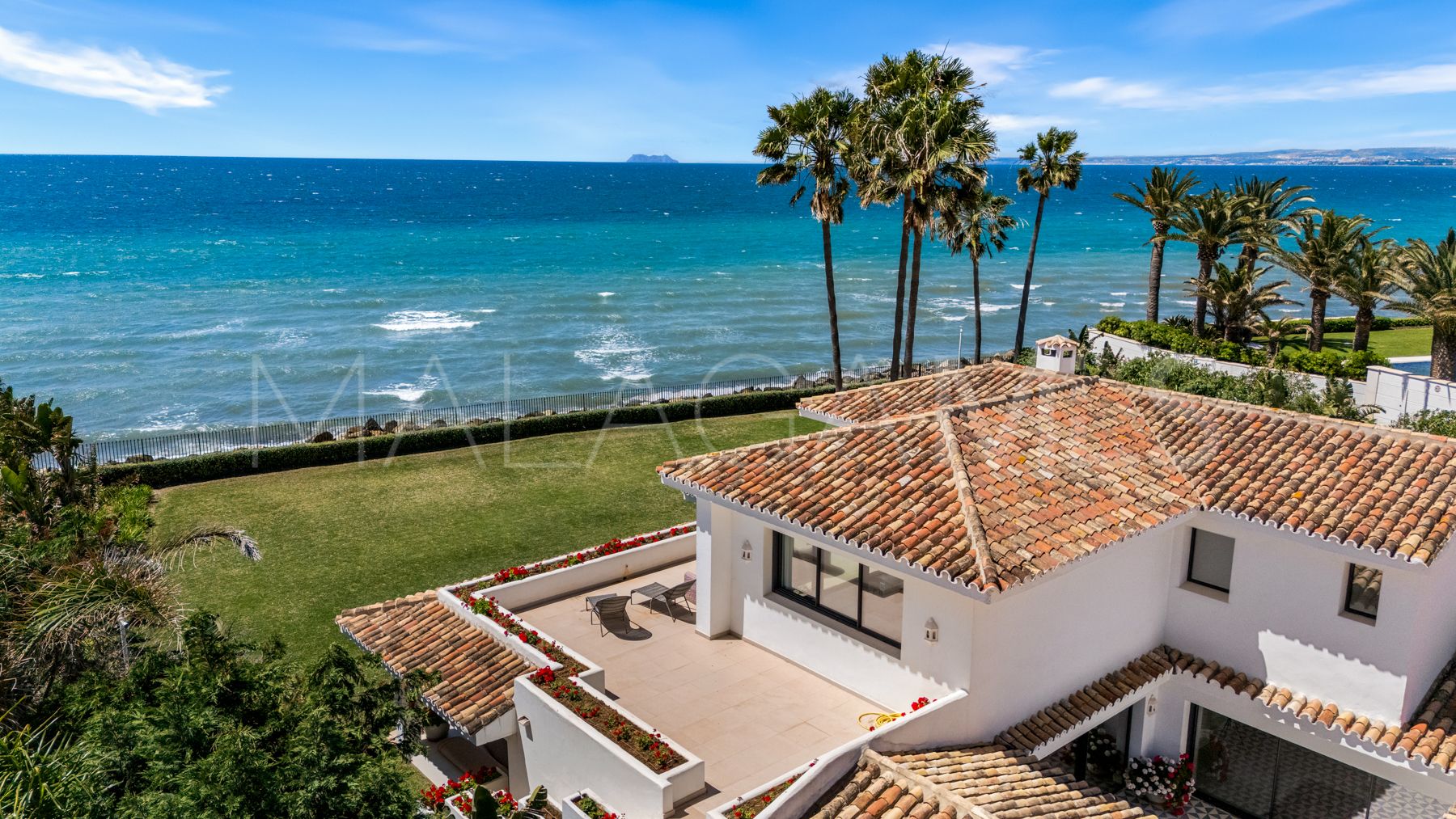 Villa for sale in Guadalmina Baja