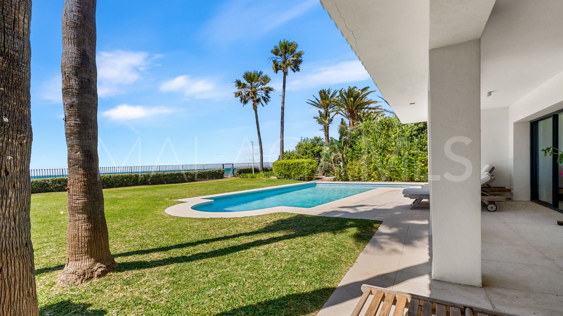Villa for sale in Guadalmina Baja