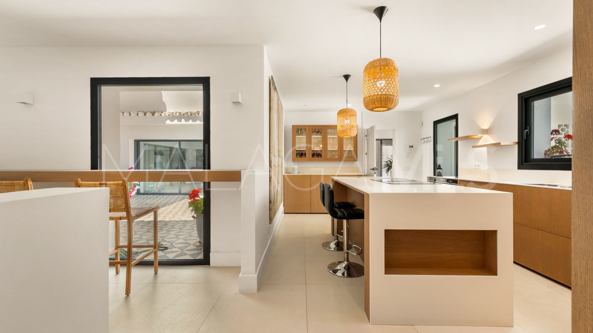 Villa for sale in Guadalmina Baja