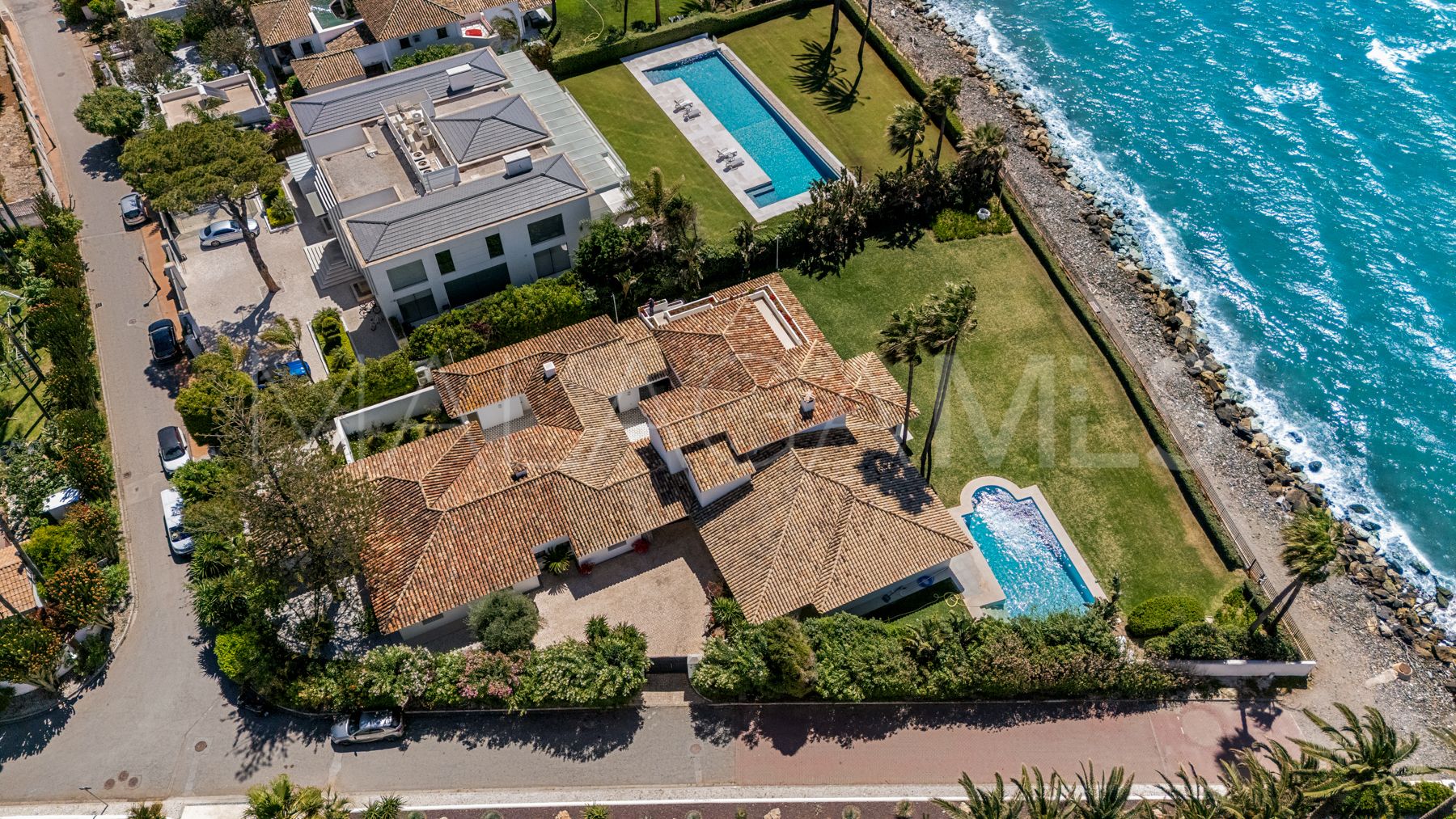Villa for sale in Guadalmina Baja