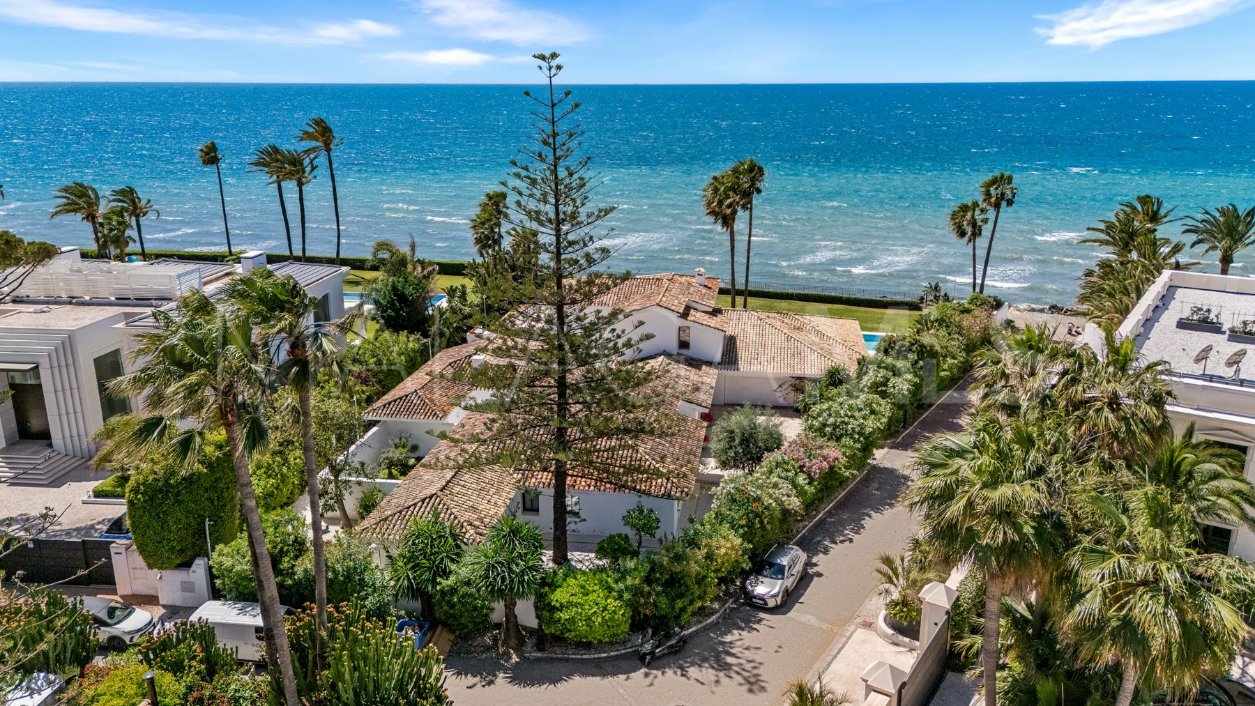 Villa for sale in Guadalmina Baja