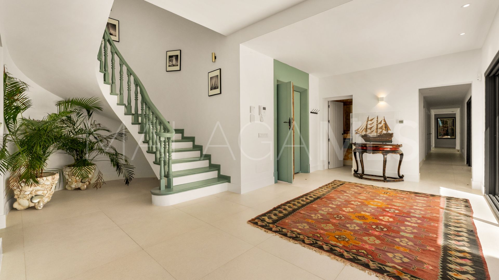 Villa for sale in Guadalmina Baja