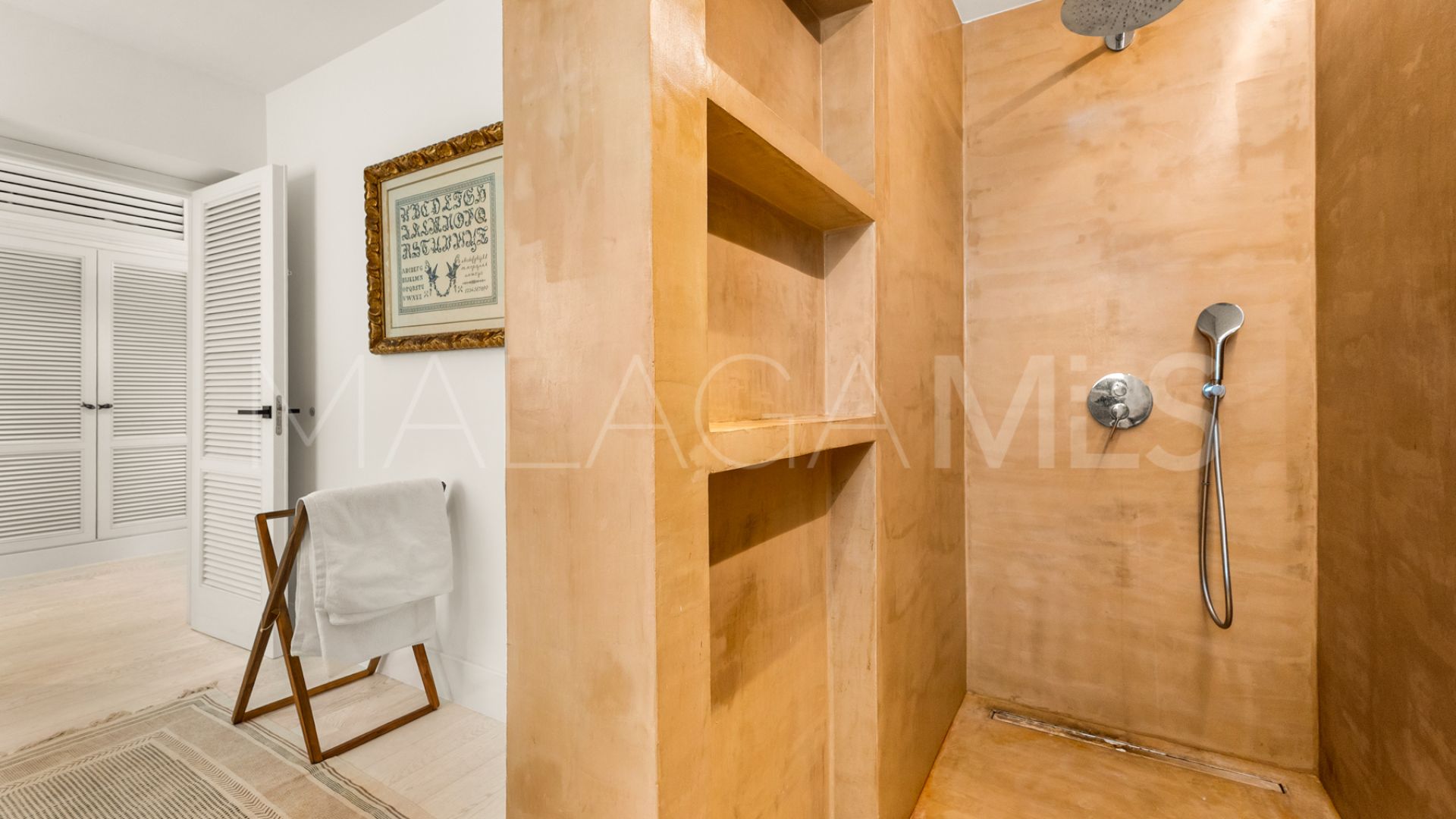 Villa for sale in Guadalmina Baja