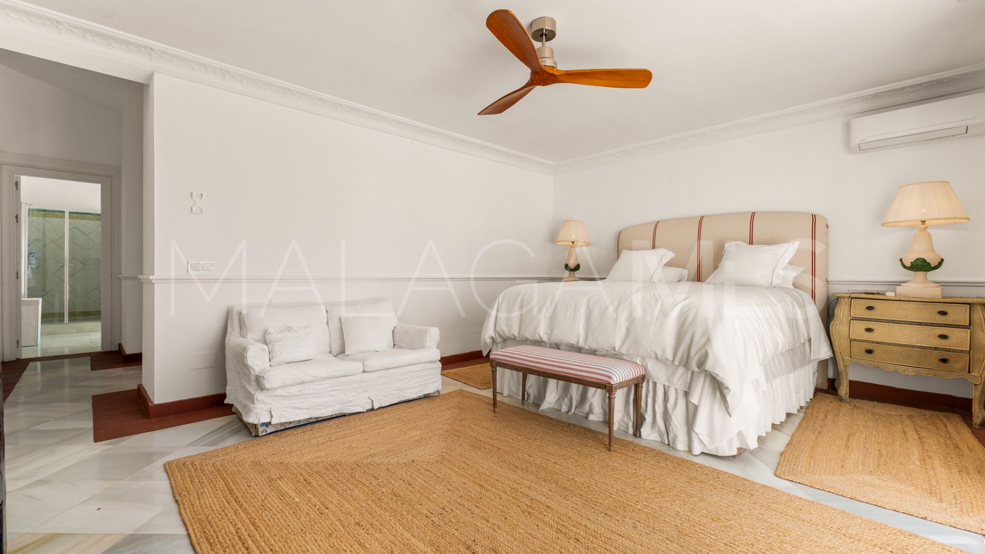 Villa for sale in Guadalmina Baja